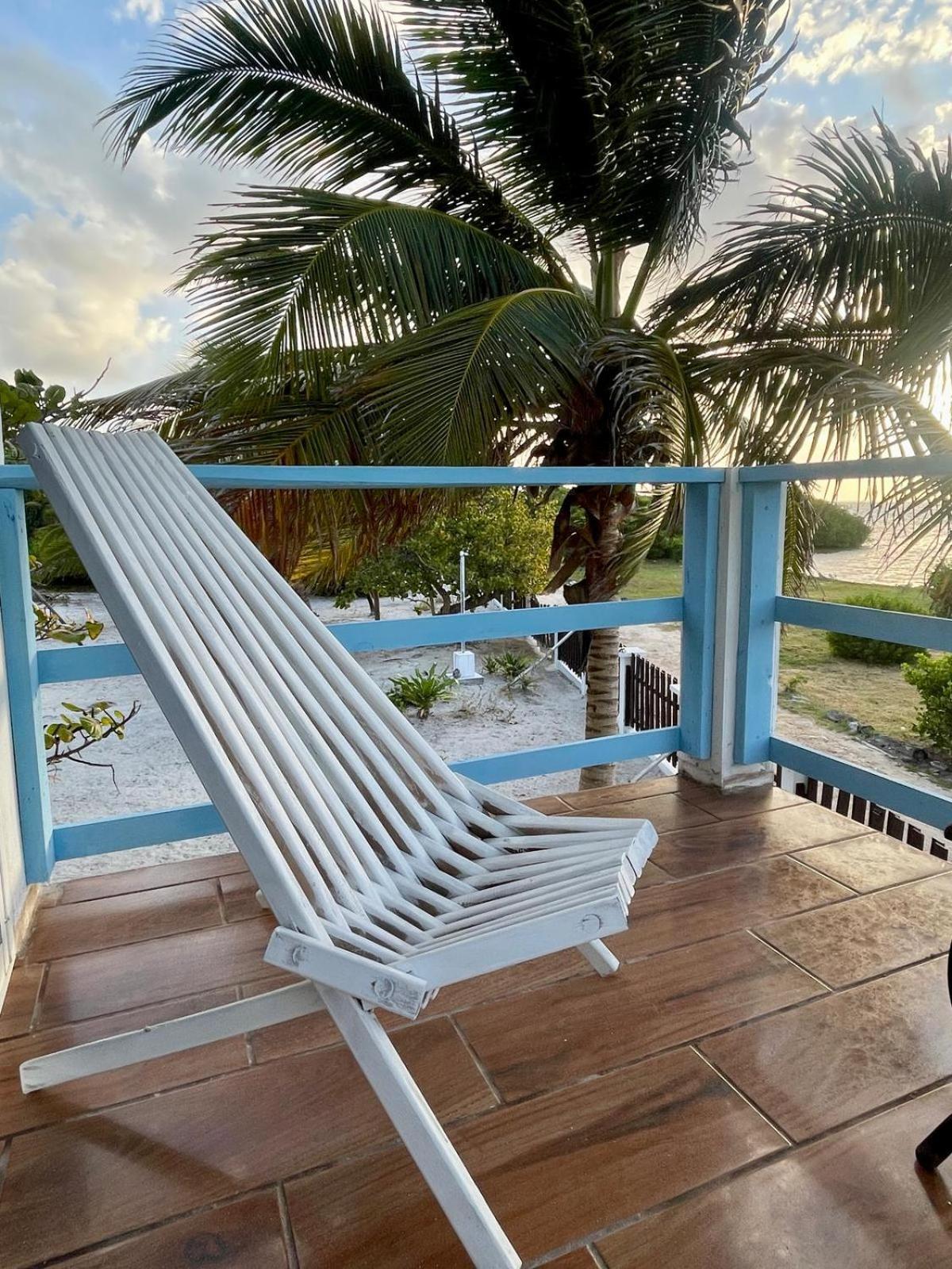 The Novelo Hotel Caye Caulker Exterior photo