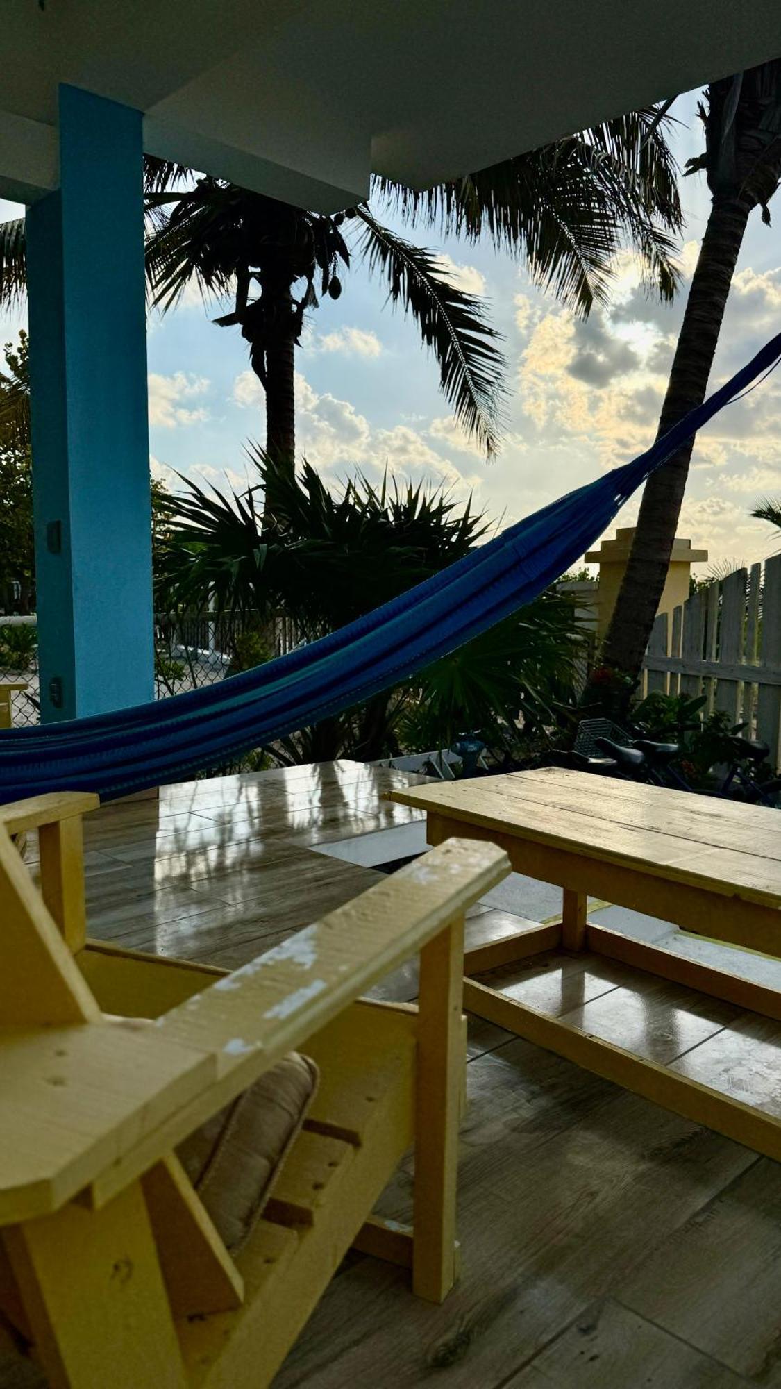 The Novelo Hotel Caye Caulker Exterior photo